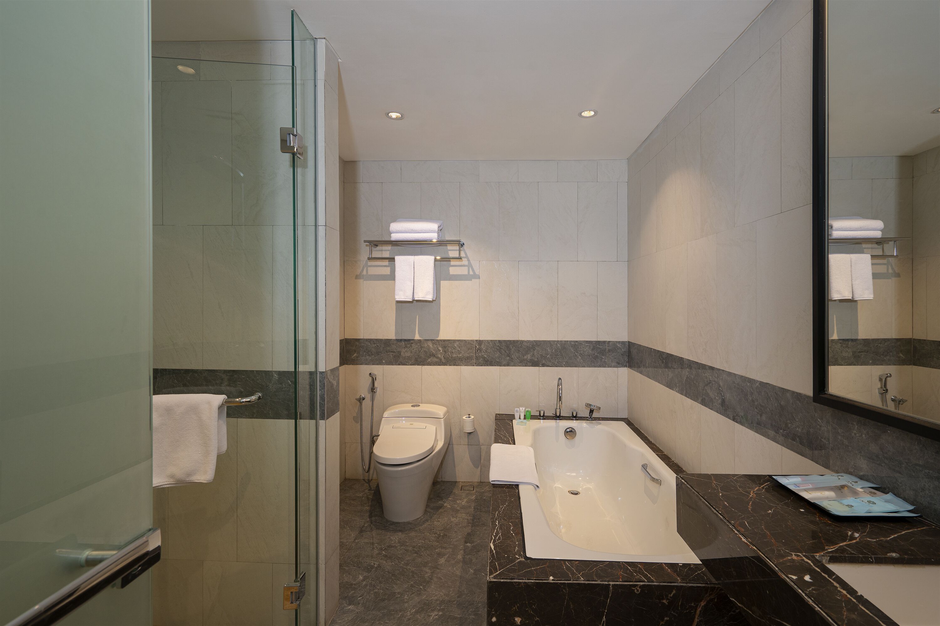 executive suite | living area | 32-inch led tv with cable channels, tv