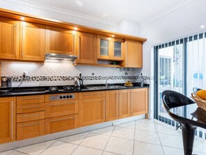 Fridge, microwave, oven, stovetop - Rouquet - Meia Praia (Lagos)