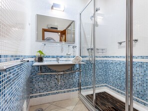 Bathtub, towels - Rouquet - Meia Praia (Lagos)