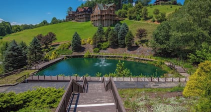 Secluded + HOT TUB + 5 mins to State Park