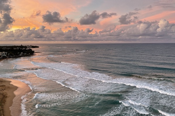 Sulla spiaggia, lettini da mare, teli da spiaggia