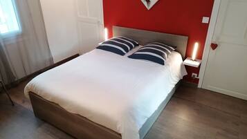 1 chambre, fer et planche à repasser, Wi-Fi gratuit, draps fournis