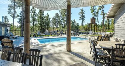 New Cabin In Powder House Pass, Full of Windows, Fireplace, Hot Tub!