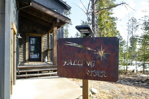 Exterior - New Cabin In Powder House Pass, Full of Windows, Fireplace, Hot Tub! (Lead)