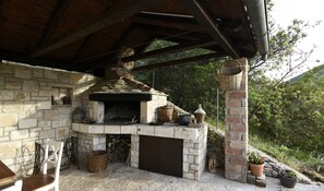 Huvila (Three Bedroom Villa with Pool) | Grillaus-/piknikalue