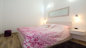 2 quartos, escrivaninha, Wi-Fi, roupa de cama