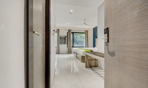 Quarto casal standard | Escrivaninha, ferros/tábuas de passar roupa, Wi-Fi de cortesia