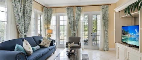 Condo, 3 Bedrooms | Living area