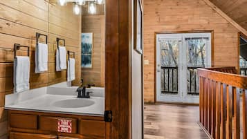 Cabin, 3 Bedrooms | Interior