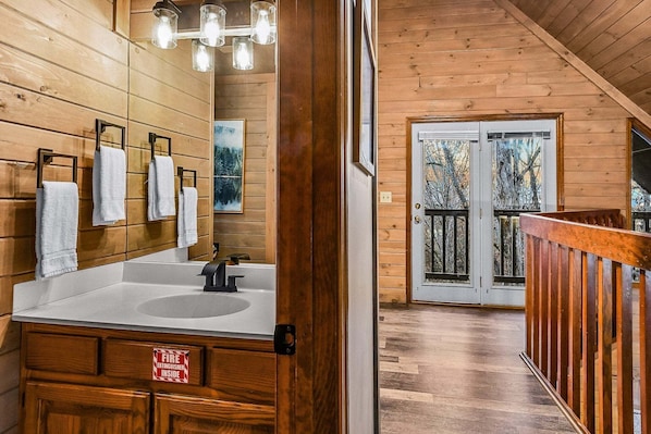 Interior - Hey Diddle Diddle 3 Bedroom Cabin by RedAwning (Pigeon Forge)