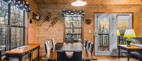 Cabin, 3 Bedrooms | Dining