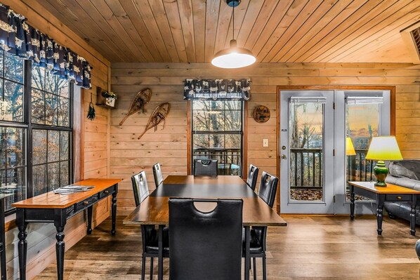 Cabin, 3 Bedrooms | Dining - Hey Diddle Diddle 3 Bedroom Cabin by RedAwning (Pigeon Forge)