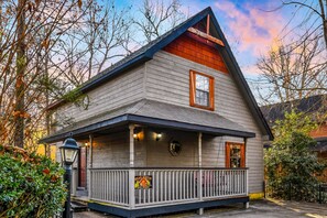 Exterior - Hey Diddle Diddle 3 Bedroom Cabin by RedAwning (Pigeon Forge)