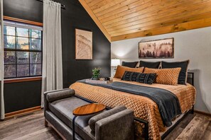 3 bedrooms, free WiFi, bed sheets - Hey Diddle Diddle 3 Bedroom Cabin by RedAwning (Pigeon Forge)