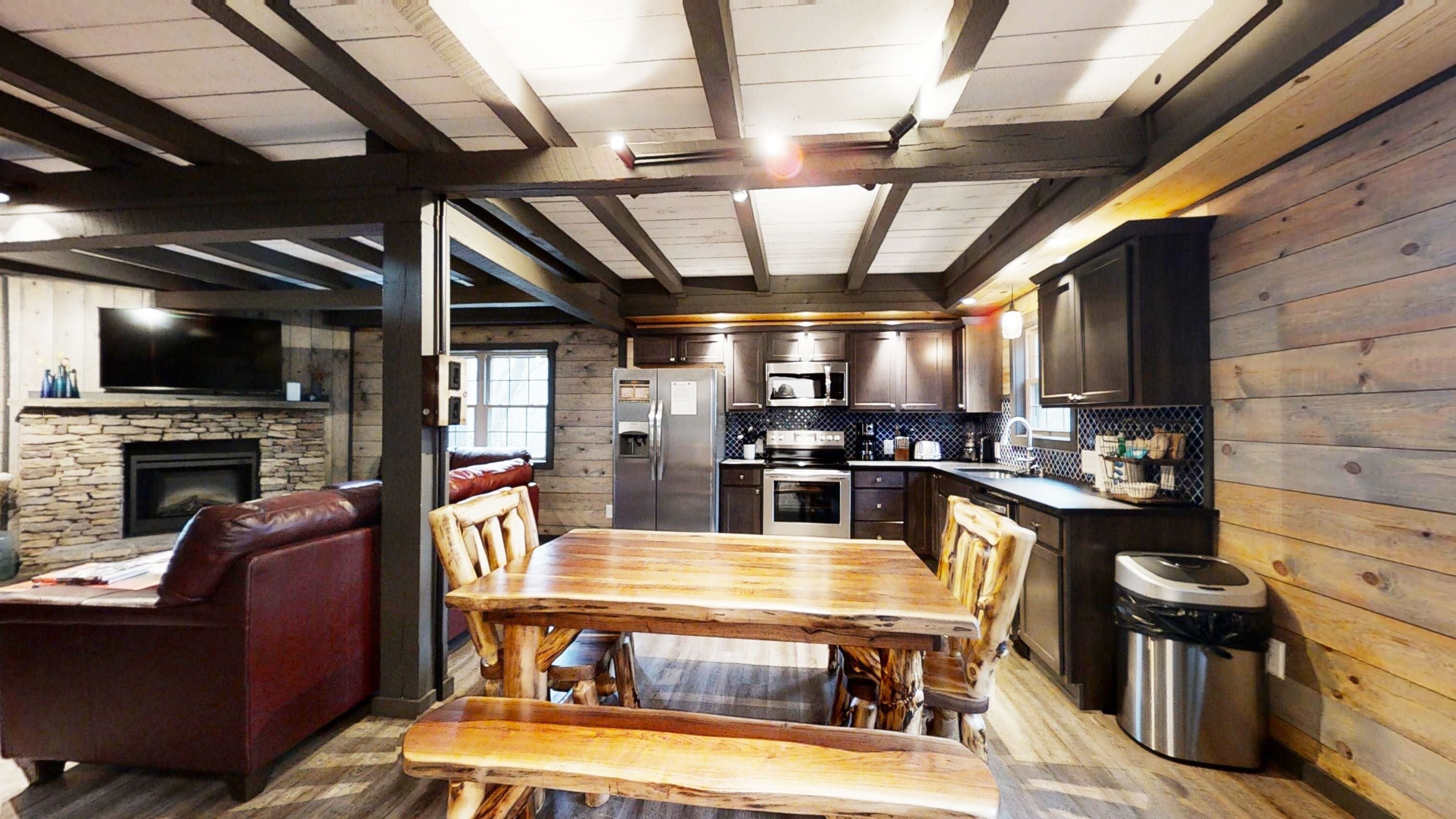 Cabin, 1 Bedroom | Dining