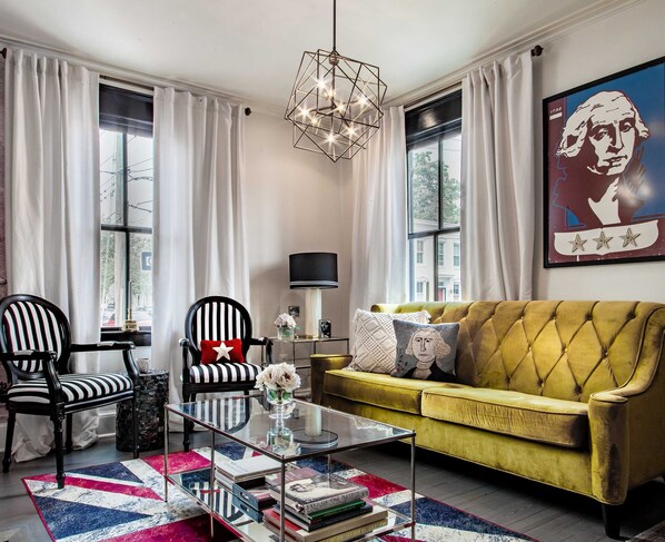 Televisio, takka, työhuone