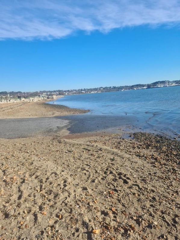 Beach nearby - Ringwood RD (POOLE)