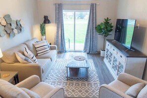 TV, offices - Modern Suite • Walkable to Shops, Dining & Coffee! (Palmer)