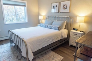 1 habitación, tabla de planchar con plancha, wifi y ropa de cama