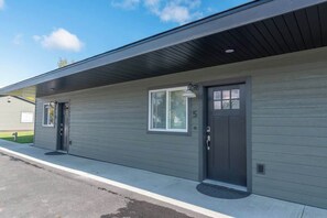 Exterior - Modern Suite • Walkable to Shops, Dining & Coffee! (Palmer)