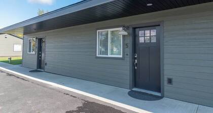 Modern Suite • Walkable to Shops, Dining & Coffee!