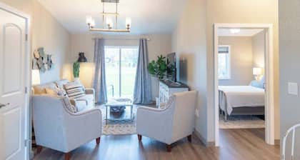 Modern Suite • Walkable to Shops, Dining & Coffee!