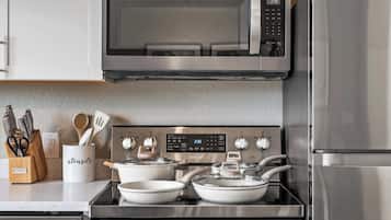 Coffee/tea maker, fridge, microwave, oven
