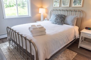 1 bedroom, iron/ironing board, travel crib, WiFi - Suite 09 Downtown Palmer (Palmer)