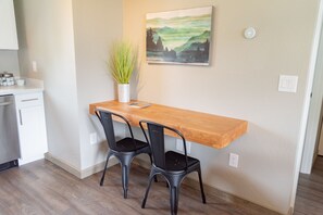 Interior - Suite 09 Downtown Palmer (Palmer)