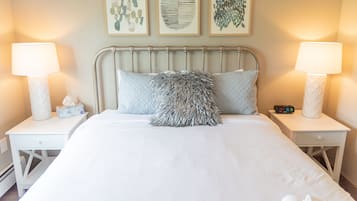 1 bedroom, iron/ironing board, travel crib, WiFi