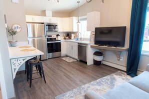 Interior - Upscale Mountain View Stay • Steps to Downtown (Palmer)