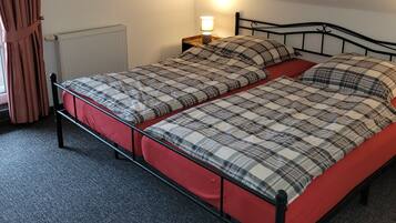 2 Schlafzimmer, Zimmersafe, Bügeleisen/Bügelbrett, WLAN