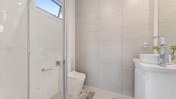 Shower, hair dryer, towels