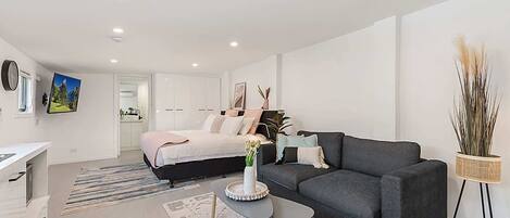 Desk, iron/ironing board, WiFi, bed sheets