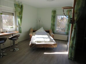 1 chambre, fer et planche à repasser, lit parapluie, Wi-Fi gratuit