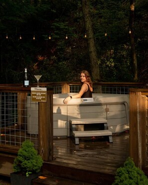 Outdoor spa tub