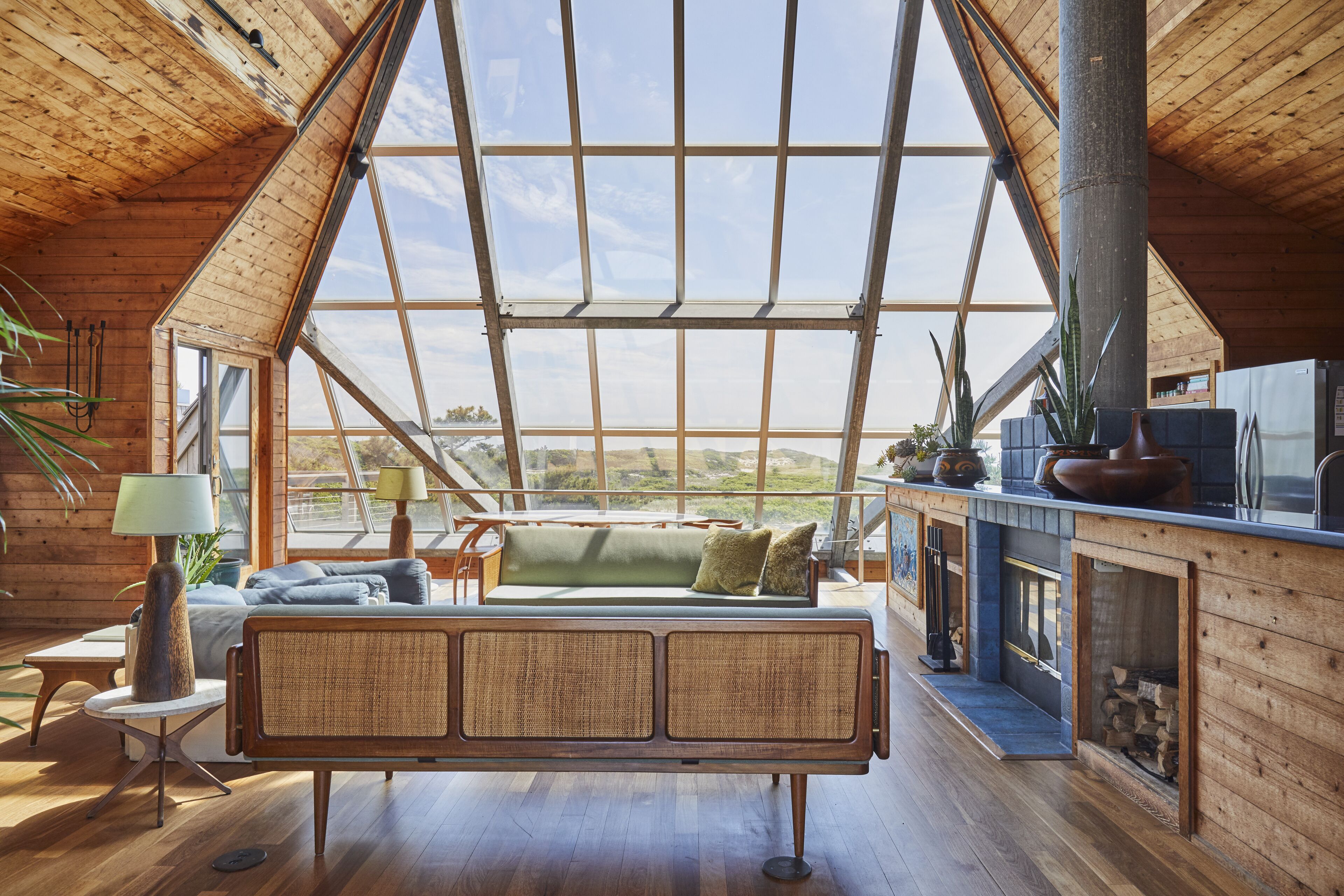 THE LEGENDARY PYRAMID HOUSE