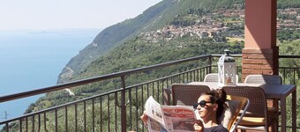 Casa Maffei TOP apartment 3, 2nd floor, balcony, fantastic lake view, parking