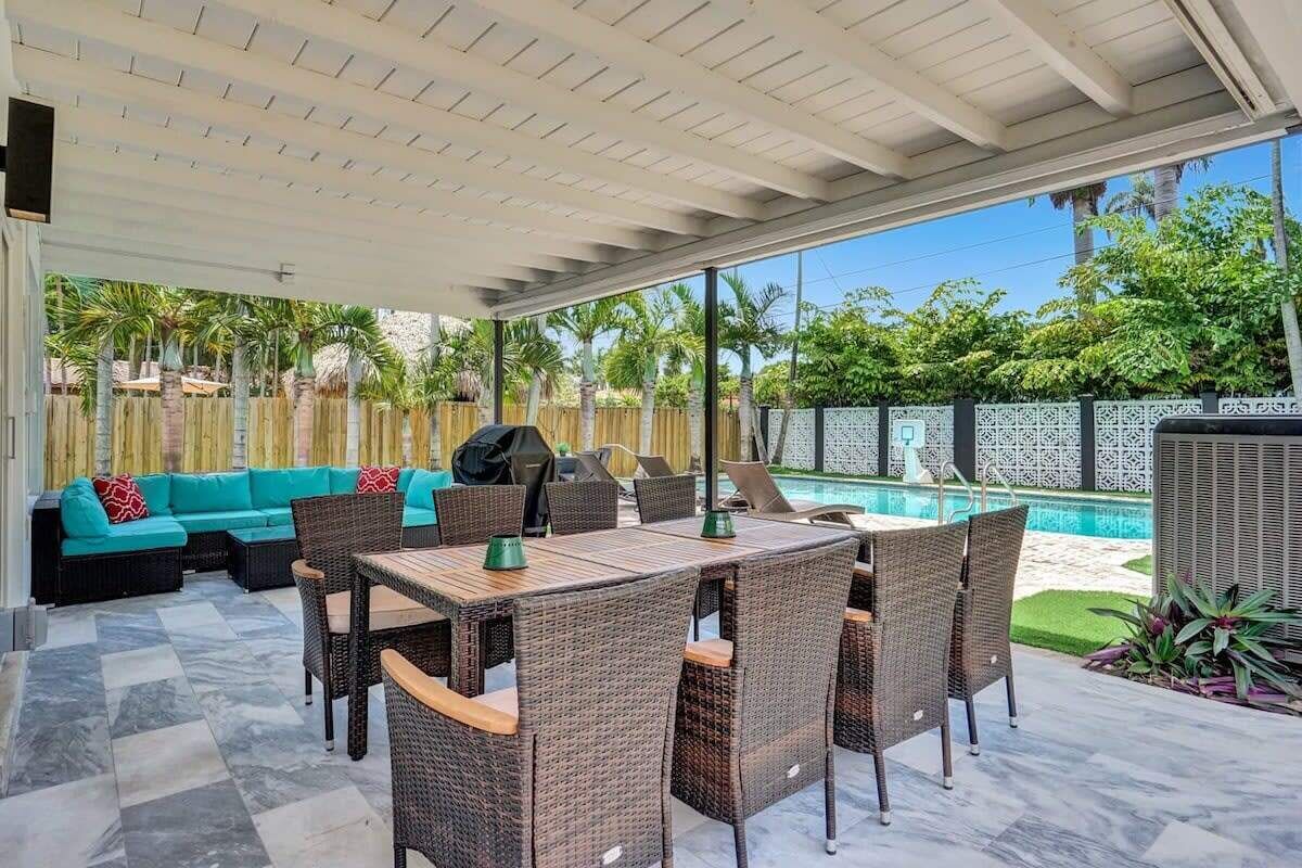 Gorgeous & Central Heated Pool/Close to Beach