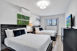 5 soveværelser, skrivebord, strygejern/strygebræt, weekendseng