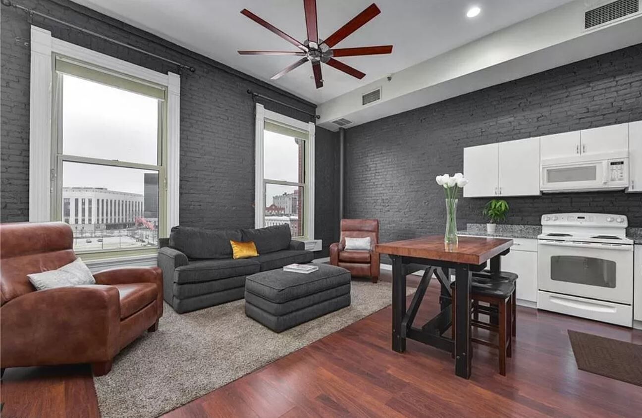 Luxury Top Floor Condo With a View