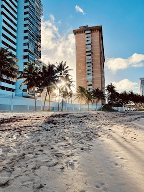 Beach nearby, sun loungers, beach towels