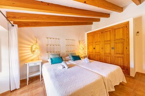 4 soverom, safe på rommet, strykejern/-brett og wi-fi (inkludert)