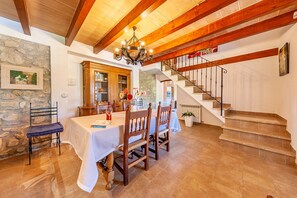 Interior - Villa Mala Garbo, 4 bedrooms, BBQ, private pool, Pollensa (Pollensa)