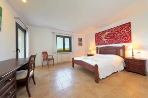 5 slaapkamers, een kluis op de kamer, een strijkplank/strijkijzer
