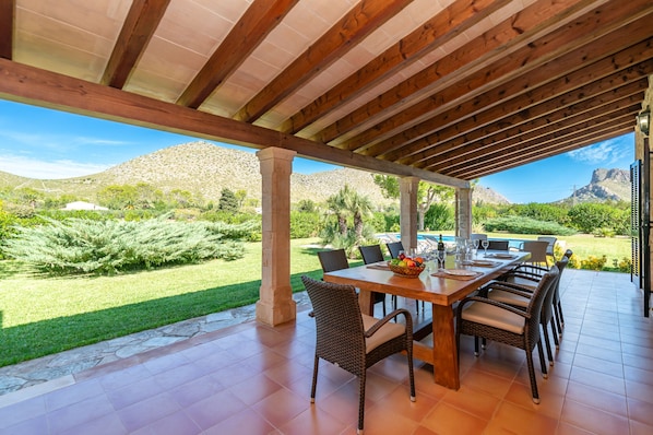 Outdoor dining