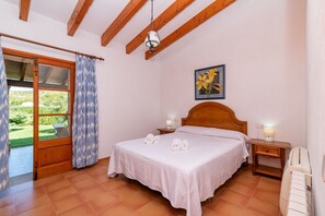 3 chambres, coffre-fort, fer et planche à repasser