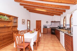 Frigorifero, microonde, forno, lavastoviglie