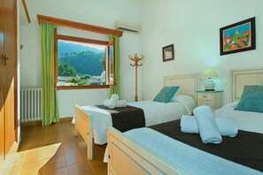 3 bedrooms, iron/ironing board, free WiFi, bed sheets