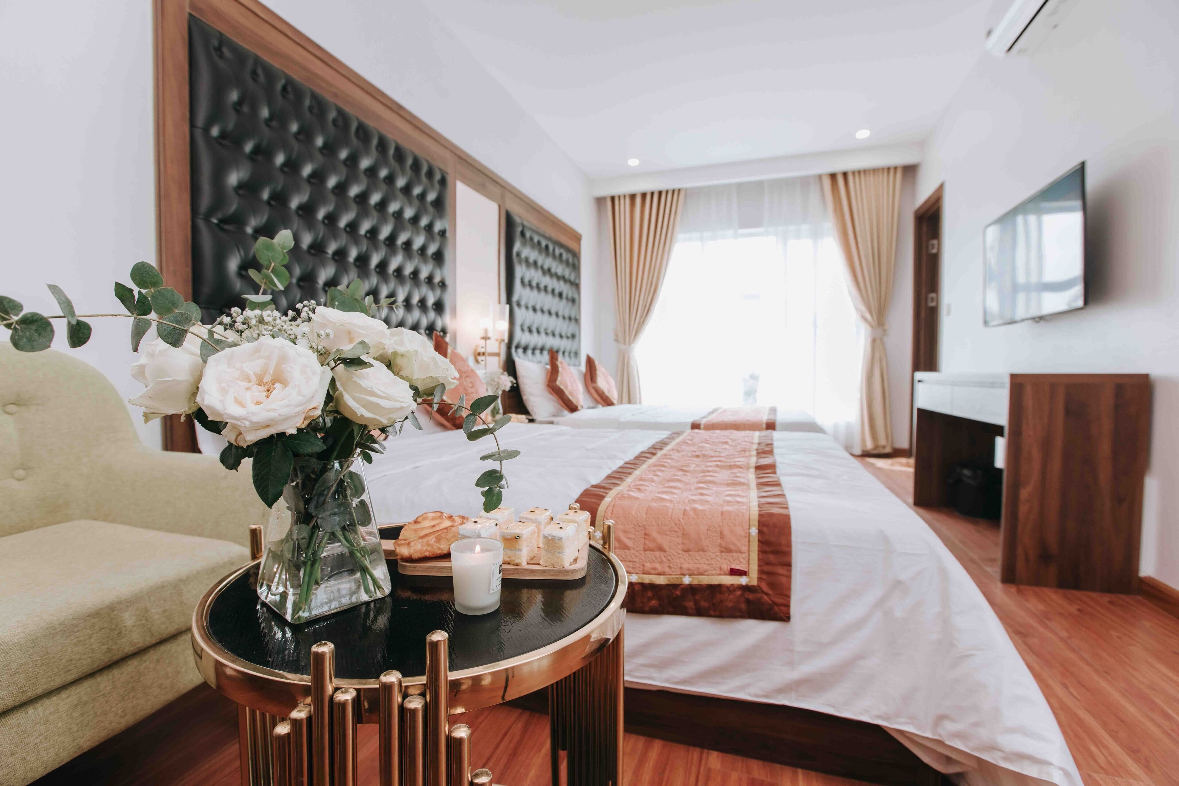 Deluxe Double Room | Minibar, in-room safe, individually decorated, individually furnished